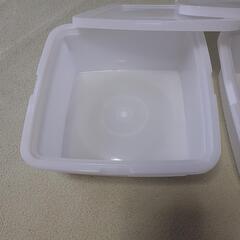 プラスチックの入れ物　無料の画像