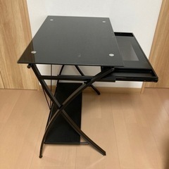 ニトリ　ガラス天板　パソコンデスクの画像