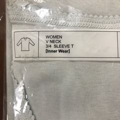 【未開封】UNIQLO 7部丈？　シャツ　定価500円の画像