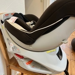 【売約済】AILEBEBEチャイルドシート（新生児から使用できる回転式）の画像