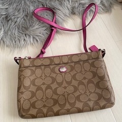定番coachのショルダーバッグ（ポーチ付）
