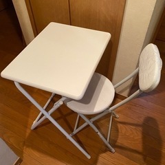 ニトリ　折りたたみデスク　折りたたみイスセットの画像