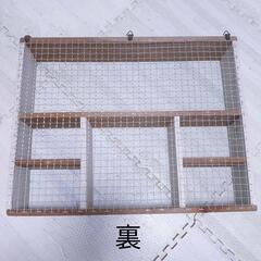 壁掛けシェルフ 収納棚の画像