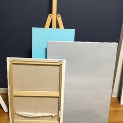 油絵やアクリル画用のキャンバス、絵の具など買います。