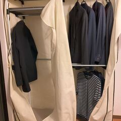 パイプの組み立て式ハンガーラックの画像