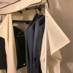 パイプの組み立て式ハンガーラックの画像