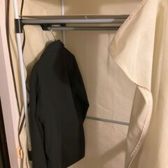 パイプの組み立て式ハンガーラックの画像