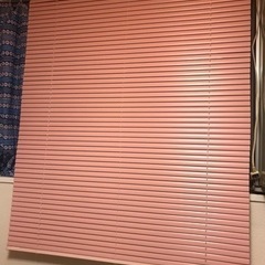 ピンク色　ブラインドカーテン　【一年使用しました】の画像