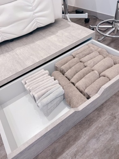 収納家具　ネイルサロン