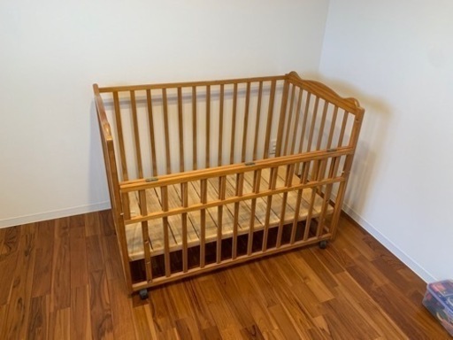 ベビーベッド　木製