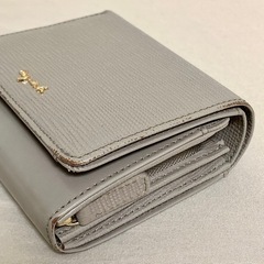 agnes b. 二つ折り財布の画像