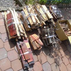 現在交渉中！★無料！★　松の剪定材木＆家具分解材　キャンプ、薪ス...