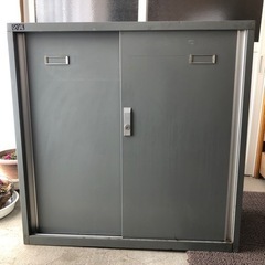 頑丈なスチール棚