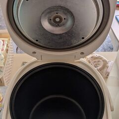 【0円・引き取り限定】炊飯器、良好な状態で動作問題なしの画像