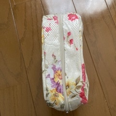 新品未使用　おしゃれな花柄ポーチの画像