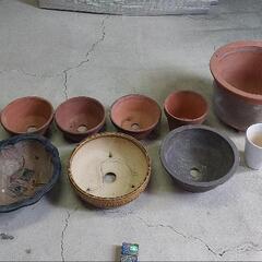 大量の鉢の画像