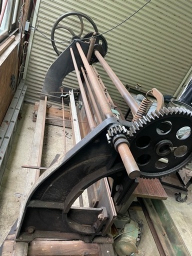 板金折り曲げ機