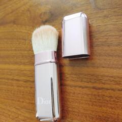 ディオール　チークブラシの画像