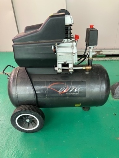 エアコンプレッサー　100V  40リットル