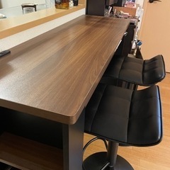 カウンターテーブルとチェアセット