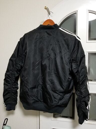 【adidasオリジナルス】 ダウンジャケット ボンバージャケット