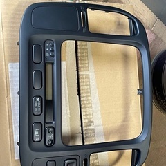 toyotaランドクルーザー１００系前期純正　オーディオセンターパネルの画像