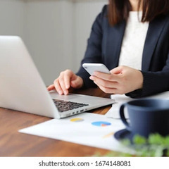 ウェブサービスの梱包及び発送スタッフ
