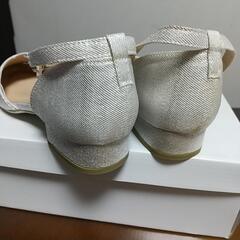 シルバーパンプスの画像