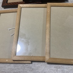 額縁・Ａ４サイズが六枚・Ｂ１サイズ二枚の画像