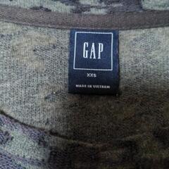 さらに！最終価格！値下げしました！GAP薄手トレーナー、ポケット付きグレーの画像