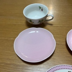 ティーカップ　2客　ケーキプレート　1枚　使用品の画像