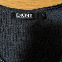 さらに！最終価格！値下げしました！DKNYセーター＆マフラーセットの画像