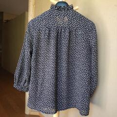 投稿番号838 小さな立襟のブラウスの画像