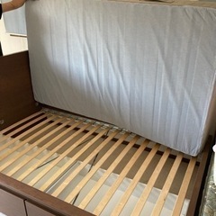 セミダブルベッドと未使用ベッドパッド差し上げます。０円の画像
