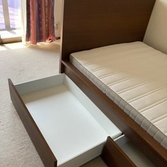 セミダブルベッドと未使用ベッドパッド差し上げます。０円の画像