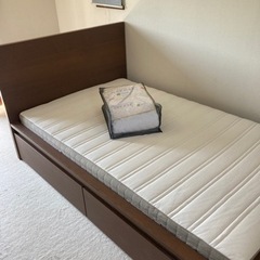 セミダブルベッドと未使用ベッドパッド差し上げます。０円