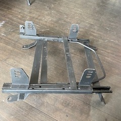 シートレール車種不明ですが加工用に如何ですか？の画像