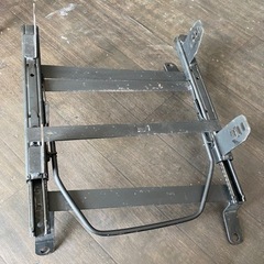 シートレール車種不明ですが加工用に如何ですか？の画像