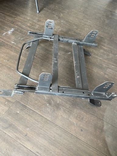 シートレール車種不明ですが加工用に如何ですか？
