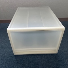 無印良品の収納ケースと引き出し、カゴ