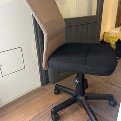 キャスター付きオフィスチェア
