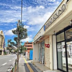 北谷にあるギターなどの楽器修理専門工房です!! − 沖縄県