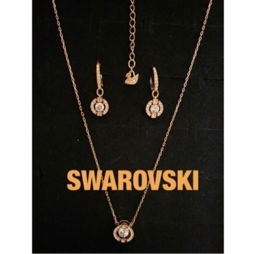 スワロフスキーダンシングネックレス　ピアス　ゴールド　2点