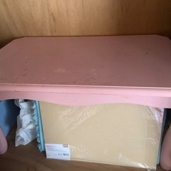 お子様の遊び机に
