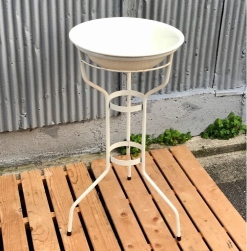 レトロな洗面器台
