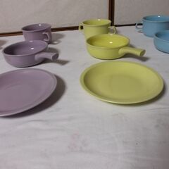 未使用　カラフルなお皿　食器のセットの画像