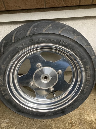 値下ズーマー ピレリ　130/70-12 ロンホイ　ワイトレ　太足　ハブ付き