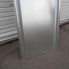 安全鋼板 高さ2m 幅540mm 厚さ1.2mm 柵 DIY 仮囲い 足場 仮設用 工事 亜鉛メッキ シルバー フェンス 丈夫 屋根 鉄板 壁材の画像