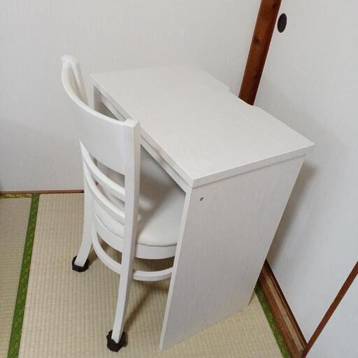【取り引き終了しました】コクト机と椅子