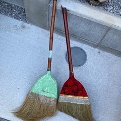 ほうき2本差し上げます